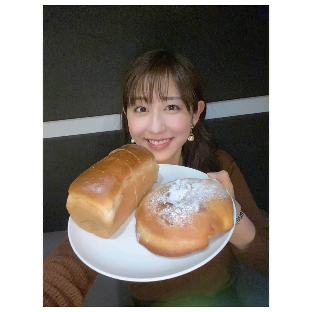 斎藤ちはるさんのインスタグラム写真 - (斎藤ちはるInstagram)「この日は図らずもパンコーデ🍞 . 茶色いニット🧶に ゴールドのイヤリング🌟 . . #といいつつ #この写真からは #全く #伝わらない ので #YouTubeみてくださいね #今夜 #1時56分からの #秋山とパン の #放送終了後 #動画はじめてみました にて #公開です . . #斎藤ちはる#テレビ朝日アナウンサー#テレビ朝日#アナウンサー#テレ朝#ロバート#ロバート秋山 さん#秋山 さん#パン#パン番組#パン好き#食パン#菓子パン#パン屋#パン屋巡り#パン派#パン活#ライガー さん」11月18日 20時26分 - chiharu_saito_ex