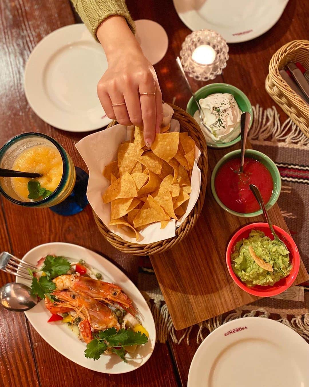 黒田麻理耶さんのインスタグラム写真 - (黒田麻理耶Instagram)「. メキシコ料理🇲🇽にお酒がたまりません🥺 ️ . 仕事帰りにさと