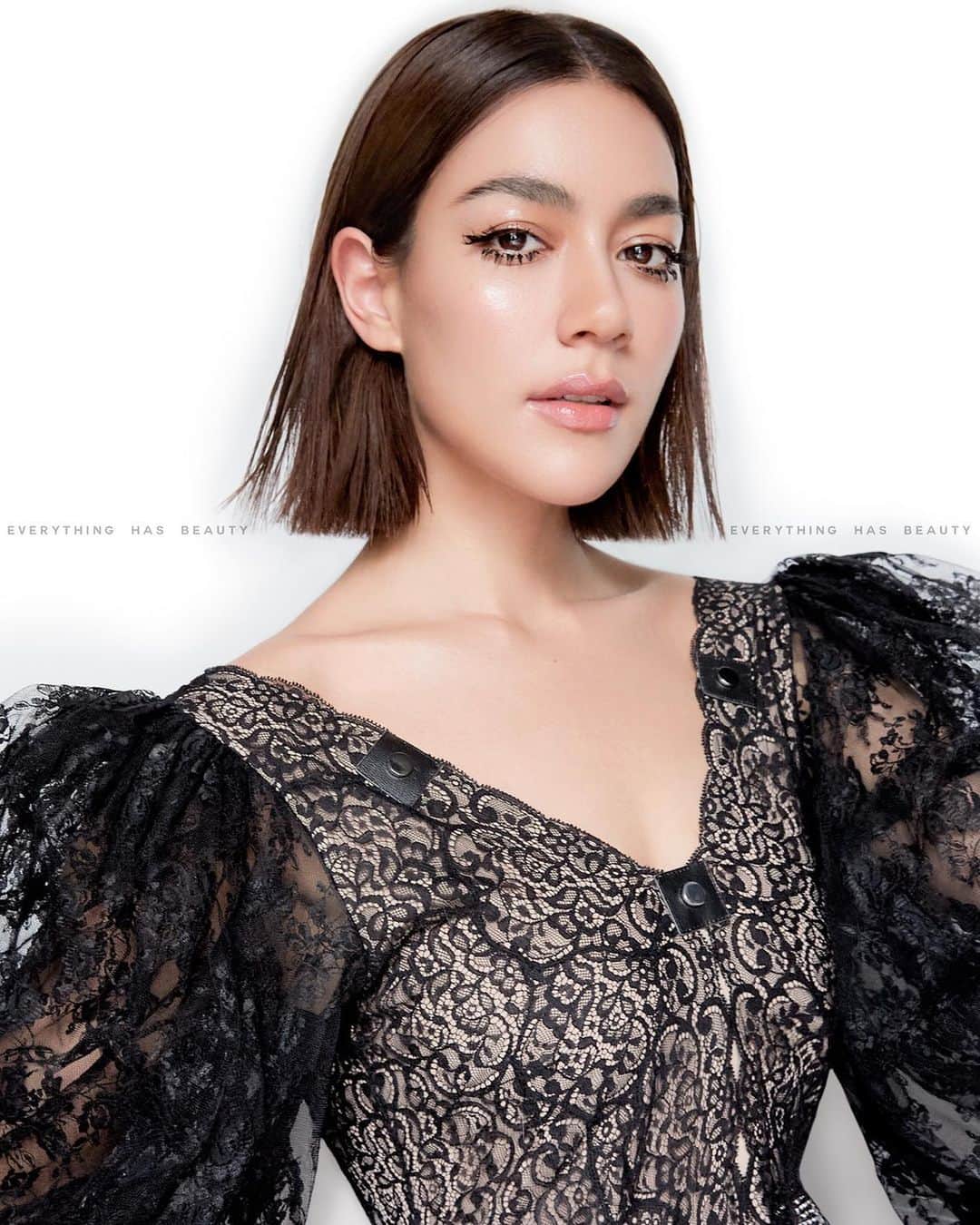 キンバリー・アン・ウォーテマス・ティアムシリのインスタグラム：「We are Channel (3) @kimmy_kimberley Everything has beauty No.162 Photography  @everythinghasbeauty.bkk Styling  @stylerluknut Make up  @andisoon  Hair  @jcreef #everythinghasbeauty.bkk #beauty #makeup #makeuptutorial #cosmetics #instabeauty」