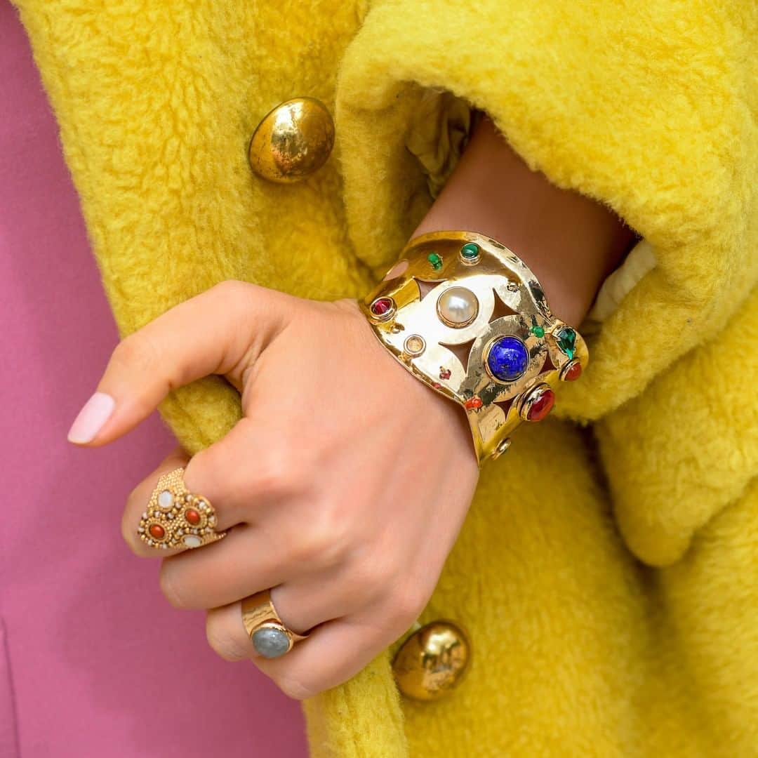 サテリットさんのインスタグラム写真 - (サテリットInstagram)「✶ 𝐂𝐎𝐋𝐎𝐑𝐅𝐔𝐋 Affrontez la grisaille et hissez les couleurs de nos cabochons. Bracelet Verone, bagues Claudia et Verone.  #BienvenueAilleursSatellite #Verone #Claudia #NouvelleCollection #Bijoux #jewelry  #CostumeJewellery #Creation #Bracelet #Ring #BijouxEthniques #Paris #SatelliteParis」11月18日 20時54分 - satelliteparis
