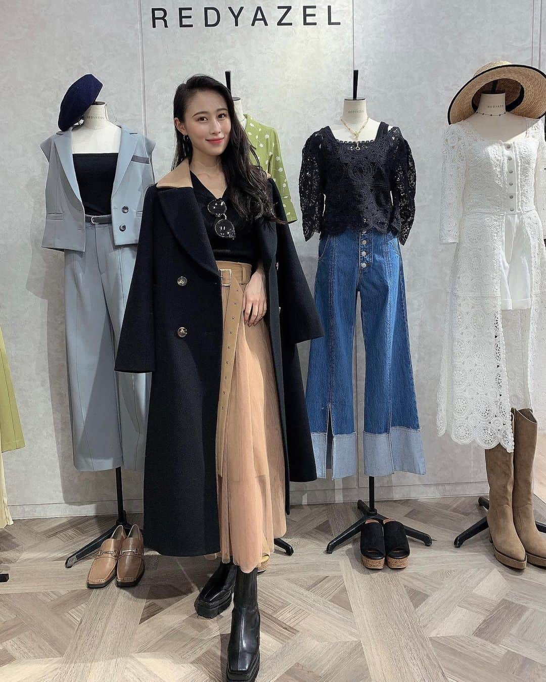 長沼南帆のインスタグラム：「REDYAZELの展示会へ﻿ 春物も可愛いのが沢山🥰 ﻿  ﻿ ﻿ ﻿ ﻿ ﻿ ﻿ ﻿ ﻿ ﻿ ﻿ ﻿ #黒髪　#黒髪ロング　#rq #レースクイーン　#memory #黒髪ロングストレート　#秋　#秋服　#脚長コーデ　#supergt #スーパーgt #撮影会 #rq撮影会　#wing #wing撮影会　#Ktunesracing #gt300﻿ #redyazel #ss2021」