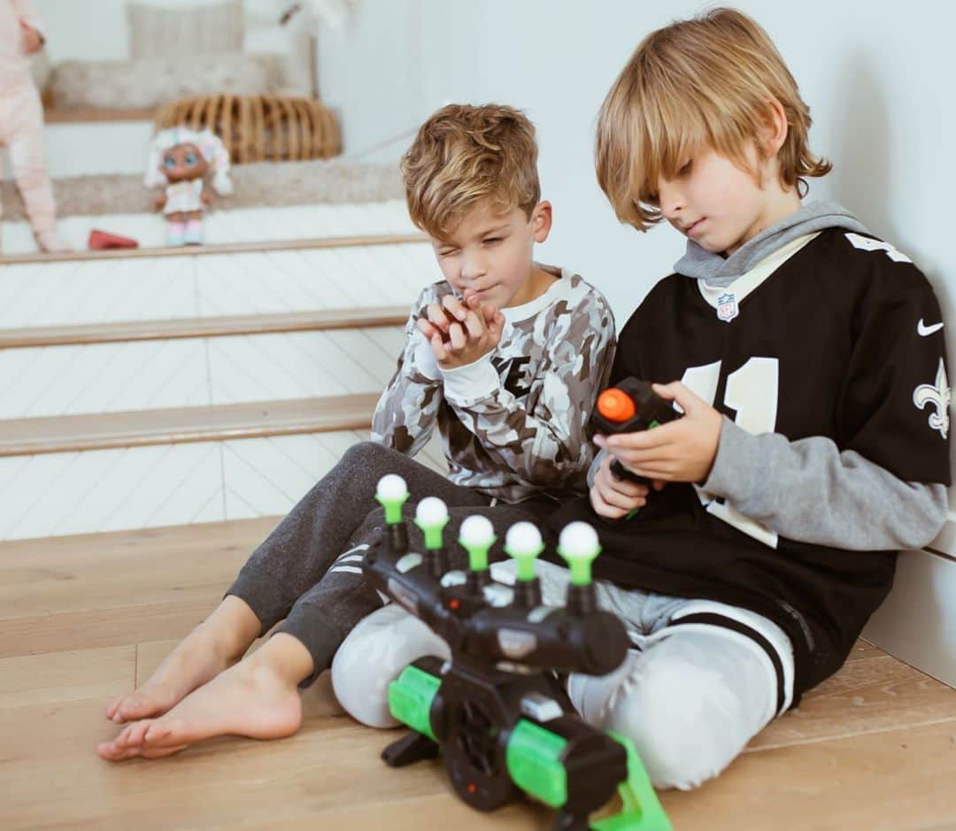Cara Van Brocklinさんのインスタグラム写真 - (Cara Van BrocklinInstagram)「I put a little blog post together of a Christmas toy gift guide that my boys and Echo helped me pick out! Check it out if you have little ones, and I would love any more suggestions for what you guys are getting your kids for Christmas...let it in the comments below! @walmart #ad http://liketk.it/31wpe #liketkit @liketoknow.it」11月19日 7時51分 - caraloren