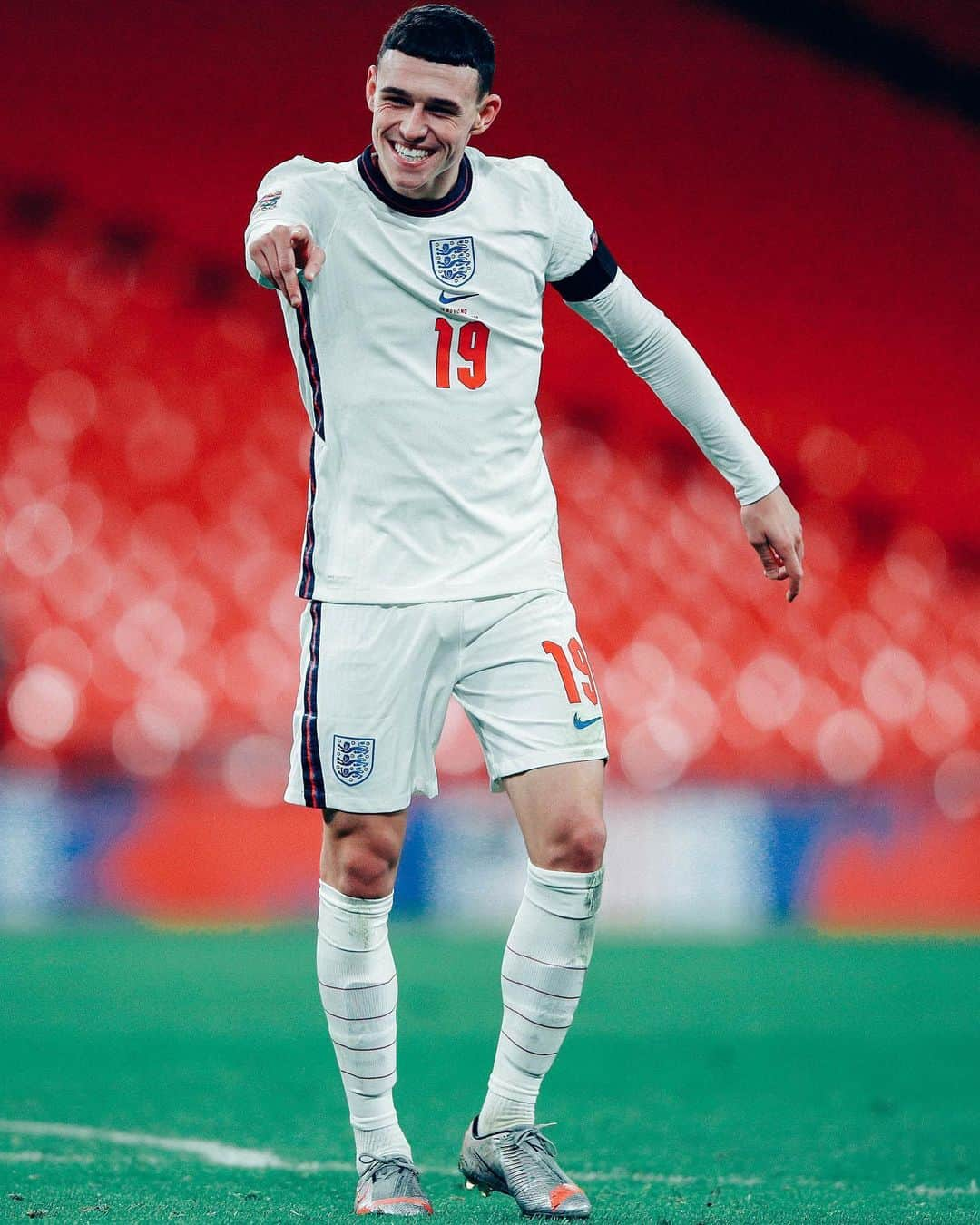 マンチェスター・シティFCさんのインスタグラム写真 - (マンチェスター・シティFCInstagram)「First senior international goals for @philfoden 🦁👏 #mancity」11月19日 6時33分 - mancity