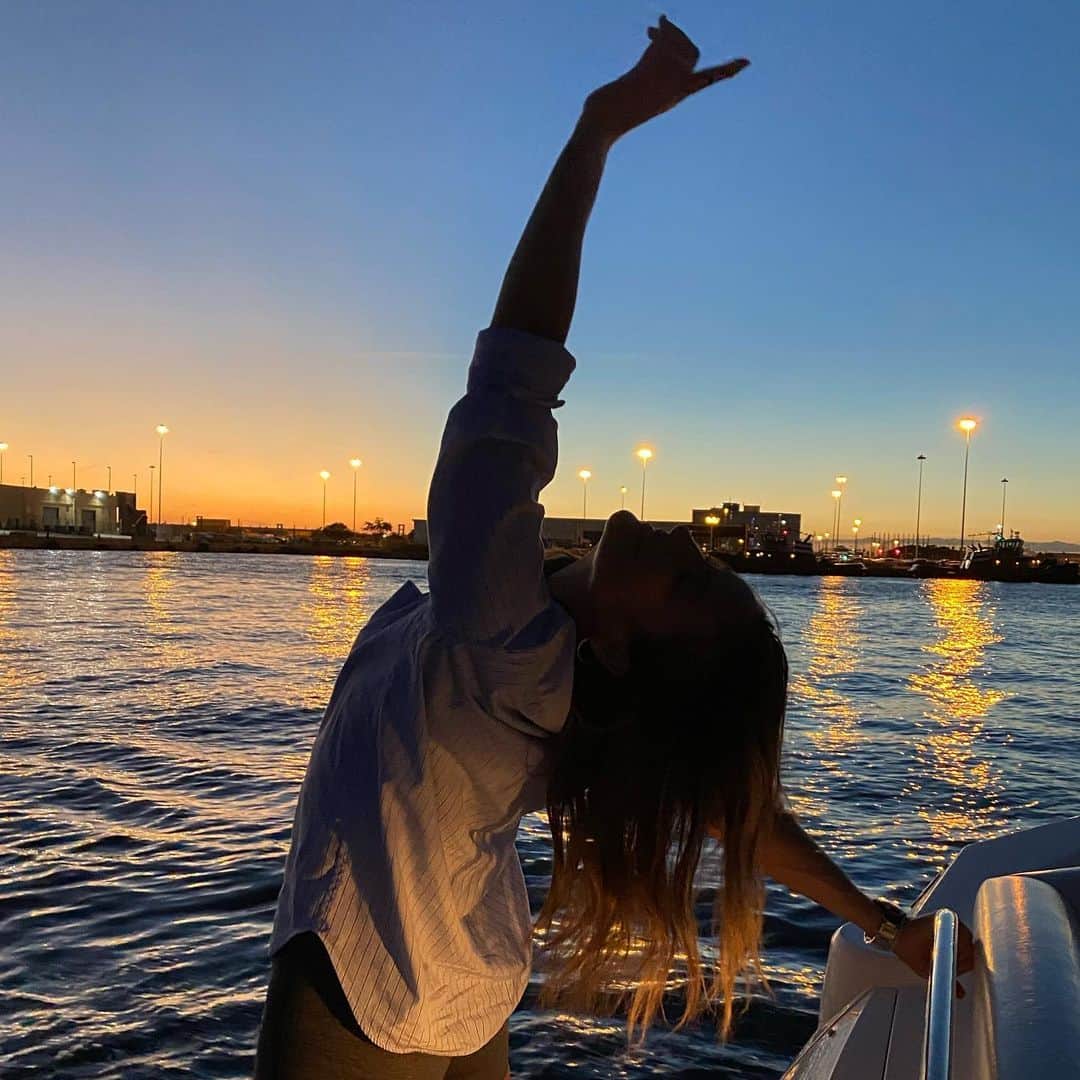 Claudia Leitteのインスタグラム：「“Claudinha, de onde vem a sua força? Aponta pra lá!”」