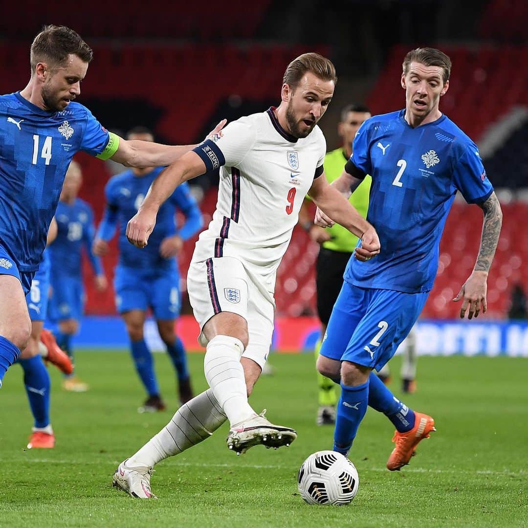 ハリー・ケインのインスタグラム：「Good way to end the year in an @england shirt. We’ve missed you in the stands but thanks for all the support. See you in 2021 🦁🦁🦁」
