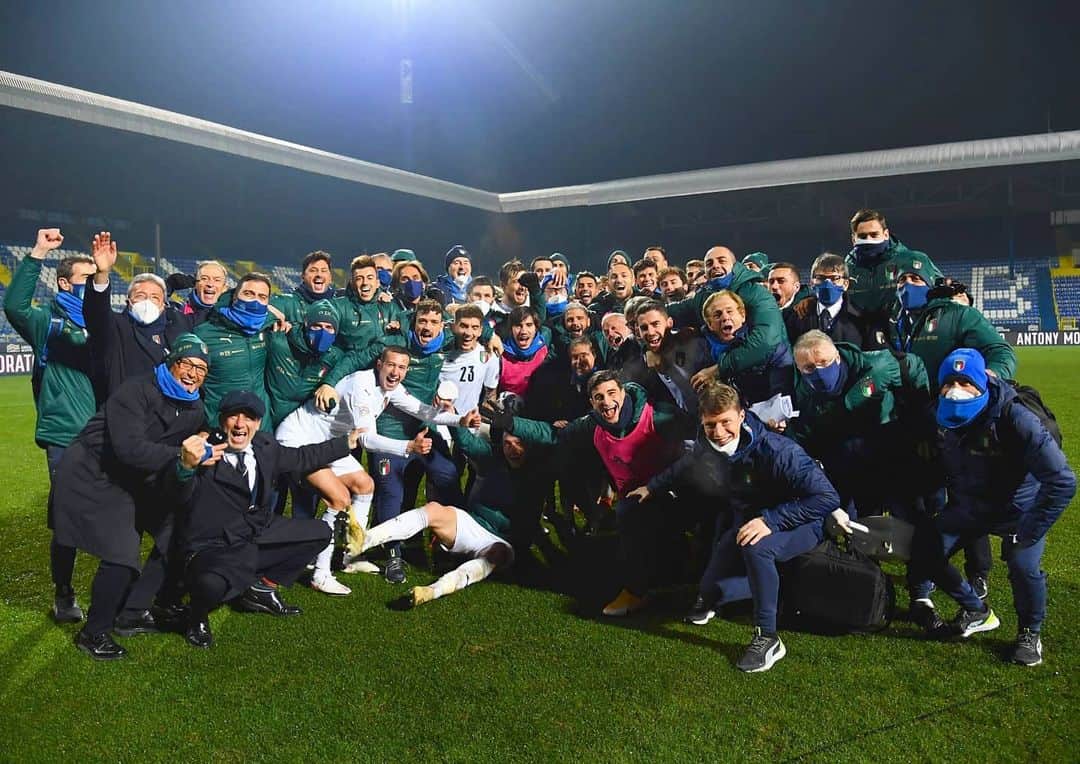 フェデリコ・ベルナルデスキのインスタグラム：「Un Grande Gruppo! 🇮🇹💪🏼  #VivoAzzurro」