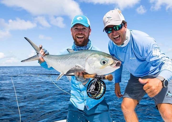 Costa Sunglassesのインスタグラム：「Milking it. 📷: @aussieflyfisher @alphonsefishingco #SeeWhatsOutThere #BornOnTheWater」