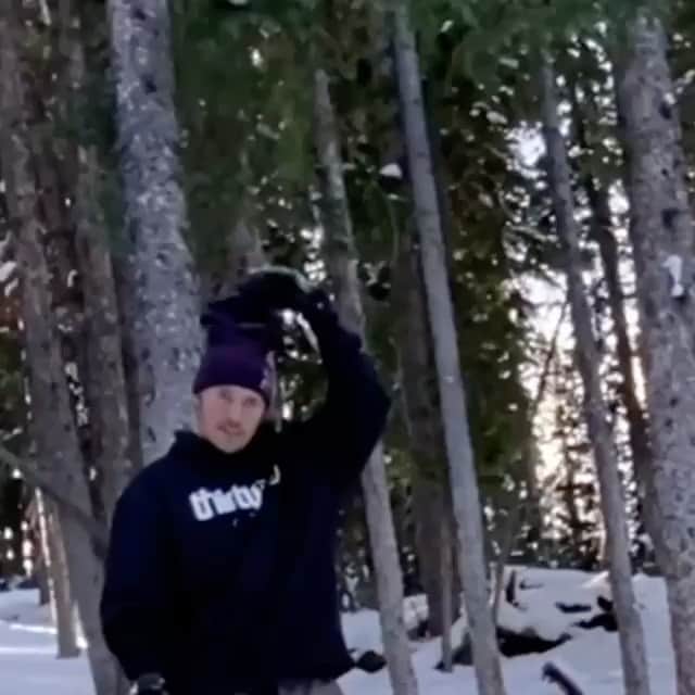 Stanceのインスタグラム：「❄️Winter sessions with our guy @grendiesel. Shop all our NEW snow styles available now on Stance.com.  #punksandpoets  #stancesnowboarding」
