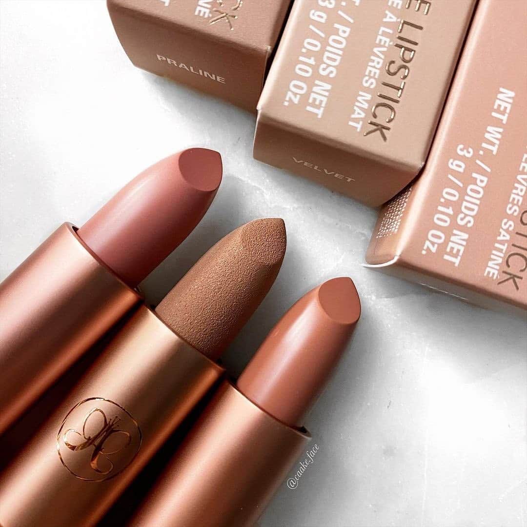Anastasia Beverly Hillsさんのインスタグラム写真 - (Anastasia Beverly HillsInstagram)「New lipsticks just launched •Praline • Tease (both are creamy satins) • Velvet (velvetiest matte, feels like a satin but looks matte)  thank you @caake.face」11月19日 7時42分 - anastasiabeverlyhills