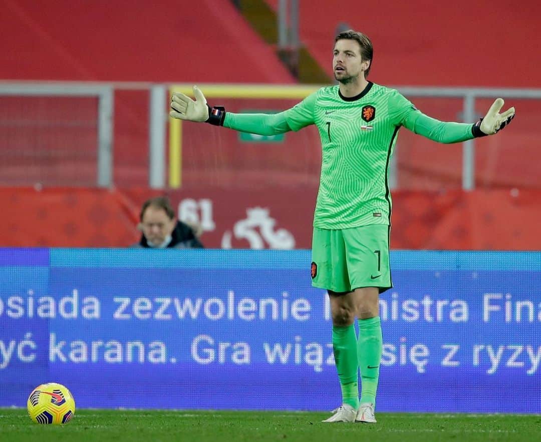 のインスタグラム：「Proud to be part of this team. Another good win against Poland.. Shame it wasn’t enough to qualify for the finals but we can build on this.. #nationsleague 🇵🇱 🇳🇱」
