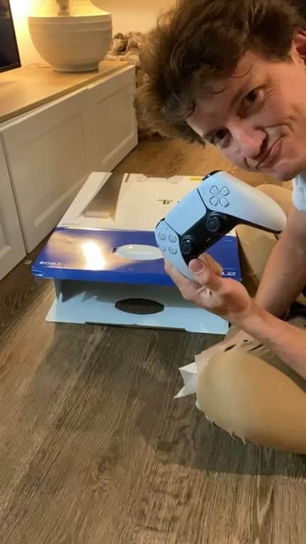 のインスタグラム：「Gracias @playstationes #PS5 #estasdentrops5」