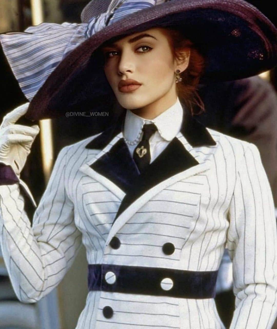 Outfits Selectionさんのインスタグラム写真 - (Outfits SelectionInstagram)「#katewinslet in #titanic ❤ . . . . #cute #love #bestoftheday #stylish #photooftheday #fashioninsta #perfection #balcony #fashionpost #amazing #beautiful #streetstyle #goals #babies #gorgeous #girl #dress #beach #inspiration #baby #fashionable #flowers #style #fashion #fashionblog #babe #vouge #DakotaJohnson .」11月18日 22時52分 - outfits.selection