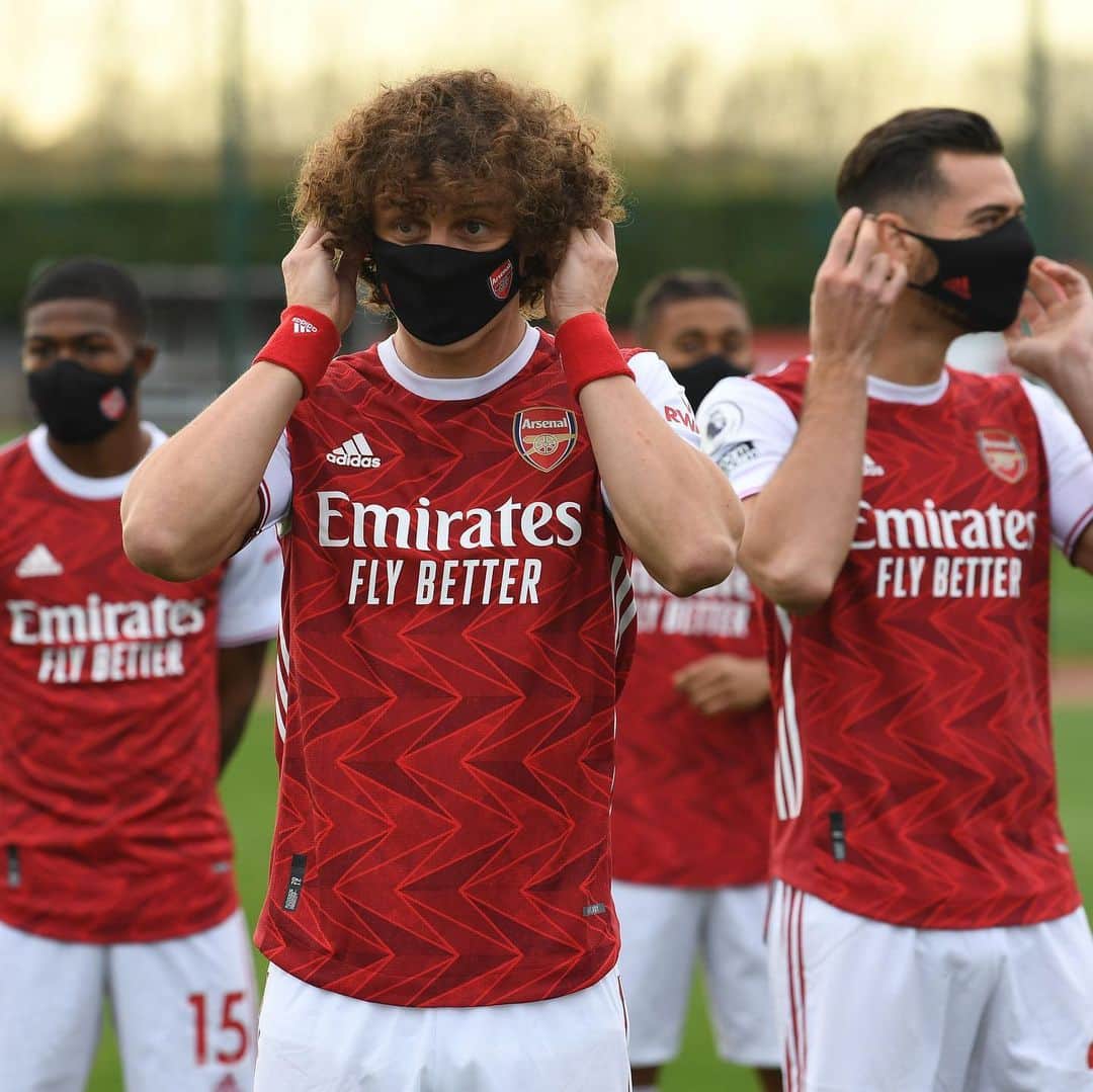アーセナルFCさんのインスタグラム写真 - (アーセナルFCInstagram)「Masks 🔛⁠⠀ ⁠⠀ 😷 We took two different versions of the official squad photo for 2020/21⁠⠀ ⁠⠀ #Arsenal #AFC #photocall」11月18日 22時53分 - arsenal