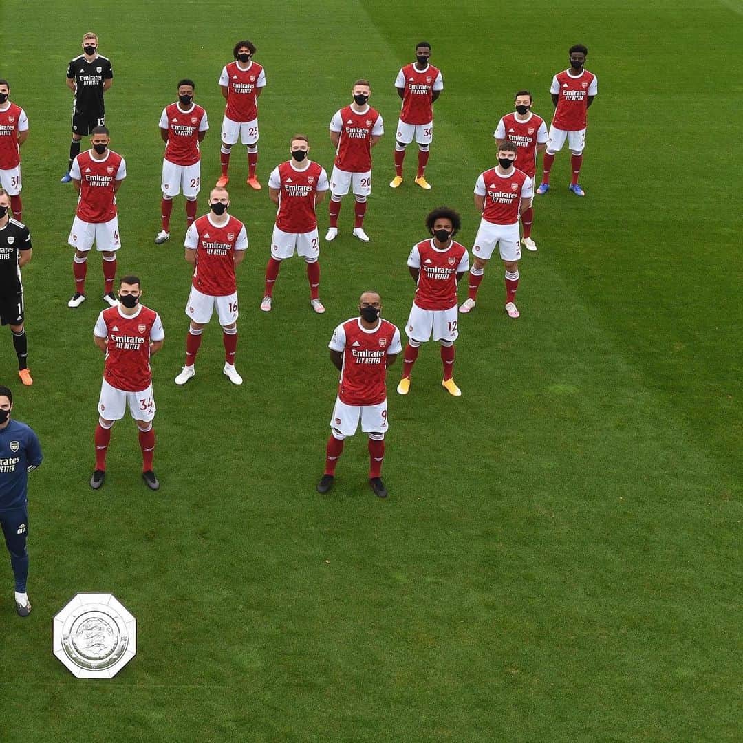 アーセナルFCさんのインスタグラム写真 - (アーセナルFCInstagram)「Masks 🔛⁠⠀ ⁠⠀ 😷 We took two different versions of the official squad photo for 2020/21⁠⠀ ⁠⠀ #Arsenal #AFC #photocall」11月18日 22時53分 - arsenal