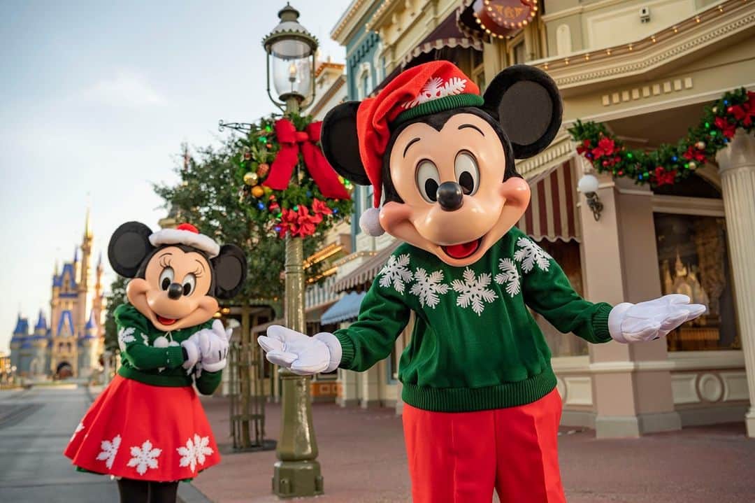 Walt Disney Worldのインスタグラム：「Wishing @MickeyMouse and @MinnieMouse a very happy birthday from #WaltDisneyWorld Resort! #DisneyMagicMoments✨」