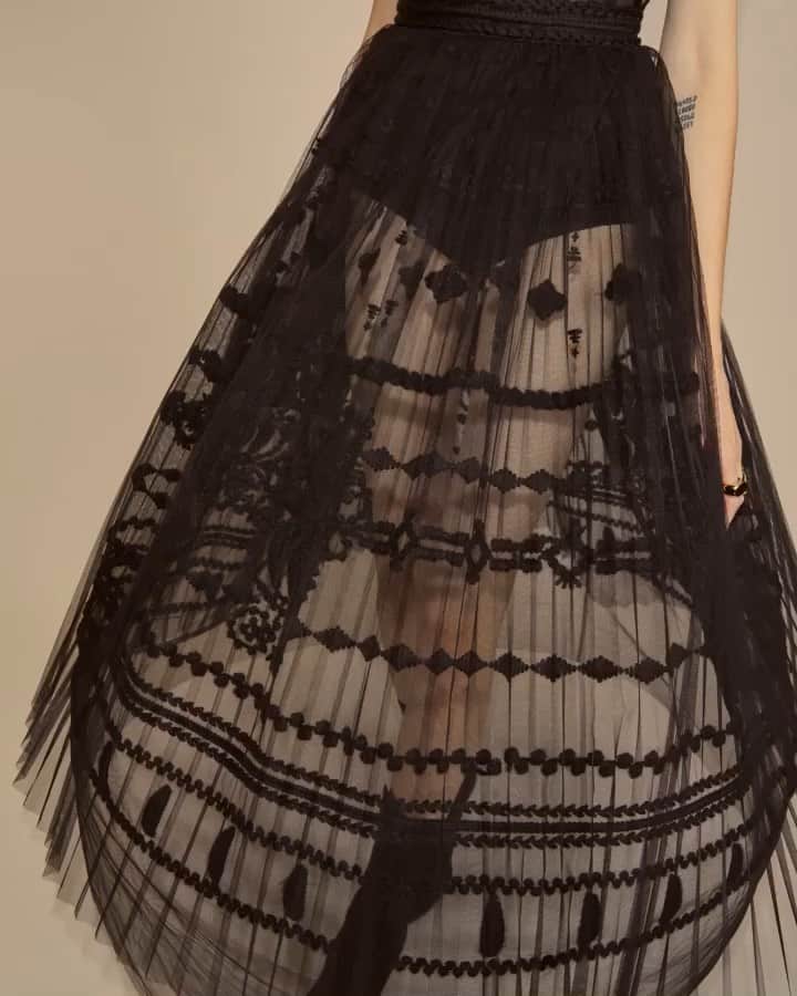 のインスタグラム：「Romantic allure. Black tulle bustier dress from #FW2021 collection with handmade wool embroidery. . . . #ErmannoScervino #FW2021 #Couture #Dress」