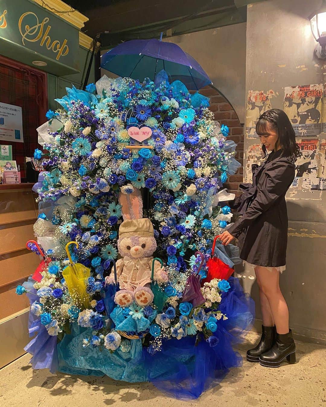 山内瑞葵さんのインスタグラム写真 - (山内瑞葵Instagram)「. ୨୧┈┈┈┈┈┈┈┈┈┈୨୧ . 年に一度の生誕祭 今年も開いてくださったことに 感謝の気持ちでいっぱいです！！！ . 『失恋、ありがとう』の ジャケット写真をイメージしたブルーのお花 衣装を着たステラルー “with MY”と書かれているプレート . 他にもたくさんの愛をありがとう🥰 . #AKB48 #生誕祭 #スタンドフラワー #ブルー #失恋ありがとう #傘 #ステラルー . ୨୧┈┈┈┈┈┈┈┈┈┈୨୧」11月18日 23時03分 - zukky_48