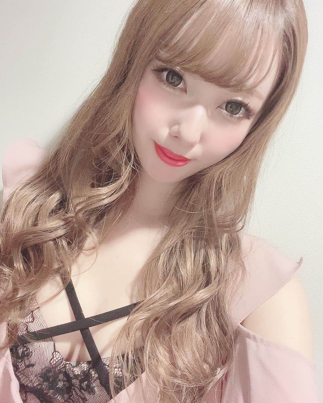 ゆんのインスタグラム：「💖 . 最近大人っぽいの極めてる😌 .  #ガーデン #ガーデン川崎 #川崎 #横浜 #新宿 #歌舞伎町#六本木 #銀座 #名古屋 #ミナミ #北新地 #神奈川 #すすきの #キャバクラ #キャバ嬢 #ガールズバー #シャンパン  #水商売 #夜職 #キャバ嬢メイク #キャバ嬢ヘアメイク #キャバドレス #ドレス #いいね返し  #ポケパラ #ポケパラ関東」