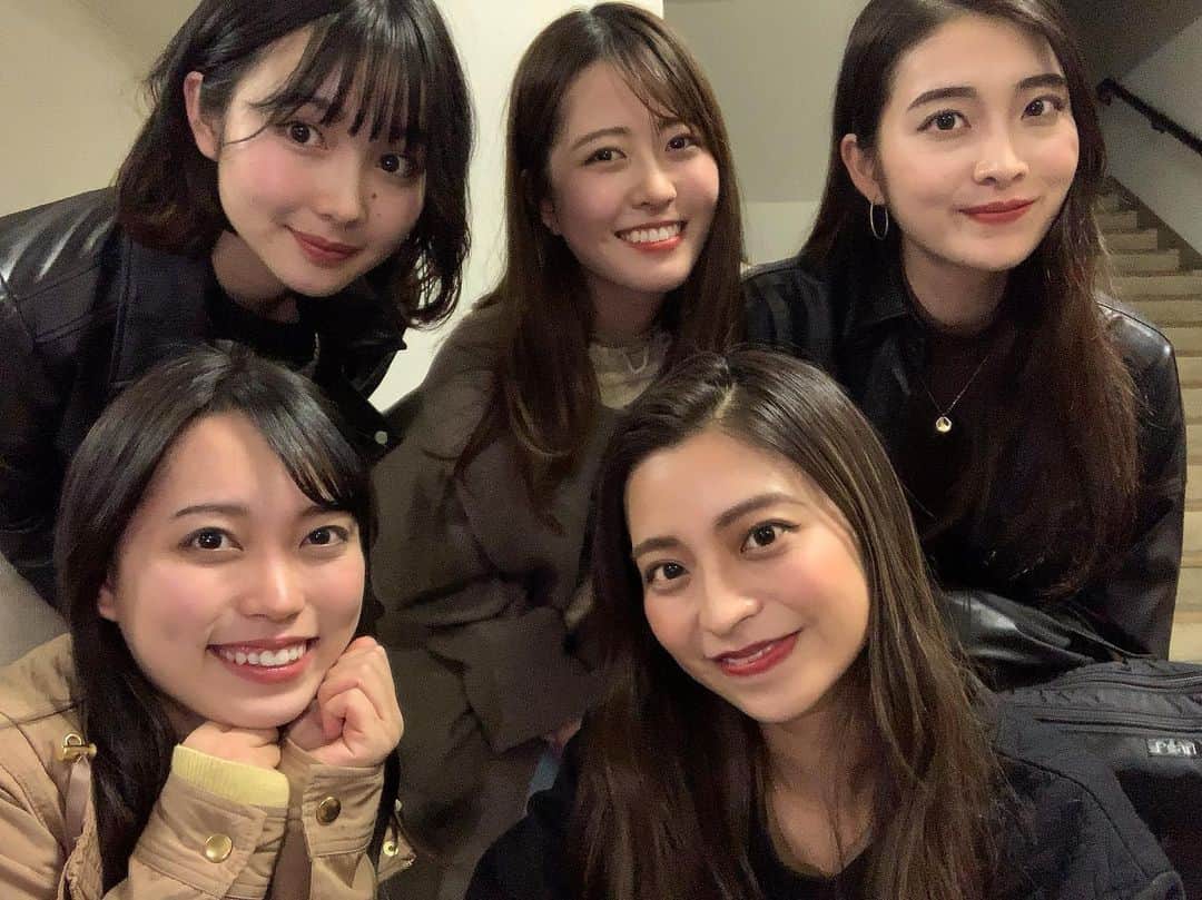 鳥や尾理沙のインスタグラム：「今日は全リハ１回目っ！✨  やっっとメンバーに会えました🍒 とうとう今週末かぁ、とふと考えてしまう場面も多く とっても寂しい気持ちになった😢  当日は、13:20〜15:00でYouTube配信です！ ⚠️アーカイブ配信も無し！  予約した方しか視聴できないので、 11.22 少しでも空いている方は是非是非ご予約よろしくお願い致します😭✨  では！本日も残りわずか、そして投票できるのもあと5回😭  是非是非！#とやぽち っとお待ちしてます❤️  ホームのURLまたはLINEにて読み込んで頂くと可能です！💫  #ミスキャンパス同志社女子2020 #エントリーNo2 #とやおりさ #とやぽち  #11月22日13時20分よりLive配信で最終イベント開催🙌✨」