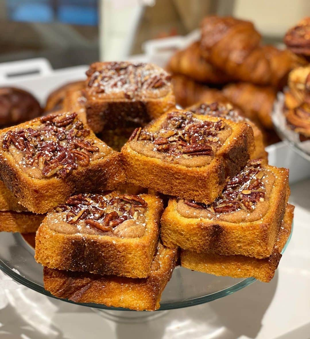 DOMINIQUE ANSEL BAKERYさんのインスタグラム写真 - (DOMINIQUE ANSEL BAKERYInstagram)「Breakfast these days is a slice of our Maple Pecan French Toast, twice baked, topped with a layer of cinnamon-spiced almond frangipane and crunchy toasted pecans.」11月18日 23時18分 - dominiqueansel