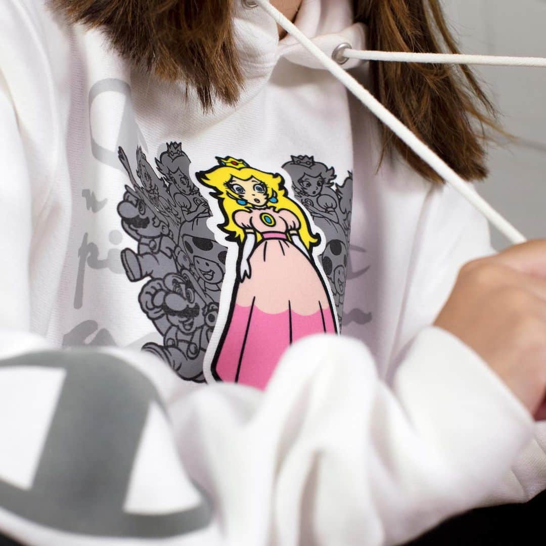 HYPEBEASTさんのインスタグラム写真 - (HYPEBEASTInstagram)「@hypebeaststyle: @champion and @nintendo are celebrating ‘Super Mario Bros.‘ 35th anniversary with a graphic-heavy collaborative collection. Tapping into the original game’s Japanese box art, the capsule features vintage graphics of many of the franchise’s most beloved characters, including Mario and Luigi, Princess Peach, Bowser and Toad, all adorned across Champion’s most popular pieces. All of the pieces are available now over at Champion’s website. ⁠⠀ Photo: Champion」11月18日 23時18分 - hypebeast