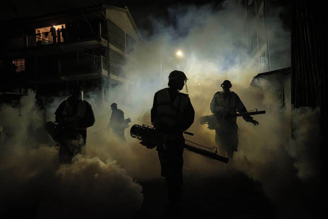 AFP通信さんのインスタグラム写真 - (AFP通信Instagram)「-- AFP publishes Focus, a special 2020 edition on the Covid-19 pandemic --⁣ .⁣ 📷 @hectorretamalphotographer 📷 @paolomiranda86 📷 @charly.triballeau.afp⁣ 📷 Sébastien Bozon 📷 @yasuyoshi_chiba 📷 @lucasbarioulet 📷 @sajjadafp 📷 @joshedelsonphotography⁣ .⁣ Focus, AFP’s annual photojournalism album, is published this year as a special edition dedicated to the unprecedented health crisis facing the planet. The album showcases the exceptional journalistic work of the agency’s 450 photographers covering the Covid-19 pandemic.⁣ .⁣ The story begins on January 30, 2020 with a striking AFP photo: the body of a man lying in a street in the Chinese city of Wuhan.⁣ It marks the beginning of a global awakening about the gravity of the new coronavirus, which has shaken the planet to its very core with its catastrophic and unexpected impact on everyone’s lives.⁣ .⁣ “2020 is a singular year, without comparison. In the Agency’s 201 bureaus, our photographers have been, and are still, at the heart of the action, working to bring vital images for our collective memory,” says Marielle Eudes, Photo Director at AFP.⁣ .⁣ The album gives a human face to this unprecedented crisis. AFP delves into the fabric of deserted cities, stands by the bedside of patients in hospitals and intensive care units in order to tell the story of the devastation this virus is unleashing in all four corners of the world.⁣ . #photojournalism #photojournalist」11月18日 23時22分 - afpphoto