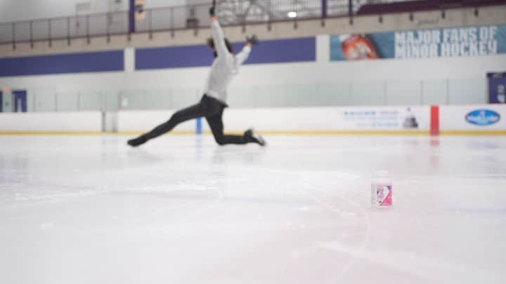 アンドリュー・ポジェのインスタグラム：「There’s nothing worse for me than being stuck at home with a cold or the flu, especially when I can have the ice all to myself!    During cold and flu season, I take COLD-FX Chewable Tablets  to help maximize my time on the ice and not in bed with a cold or flu. Canadian-made, COLD-FX Chewable  Tablets comes in two delicious natural flavours, grape or orange.It helps reduce the Frequency, Severity, and Duration of cold and flu symptoms by Boosting the Immune System.    If you want to try it now, head over to my stories to sign up for the COLD-FX Defence Zone to receive a $10 coupon and other exclusive offers. To be sure this product is for you, always be sure to read and follow the label.   @coldfx #coldfx_partner #coldfxer」