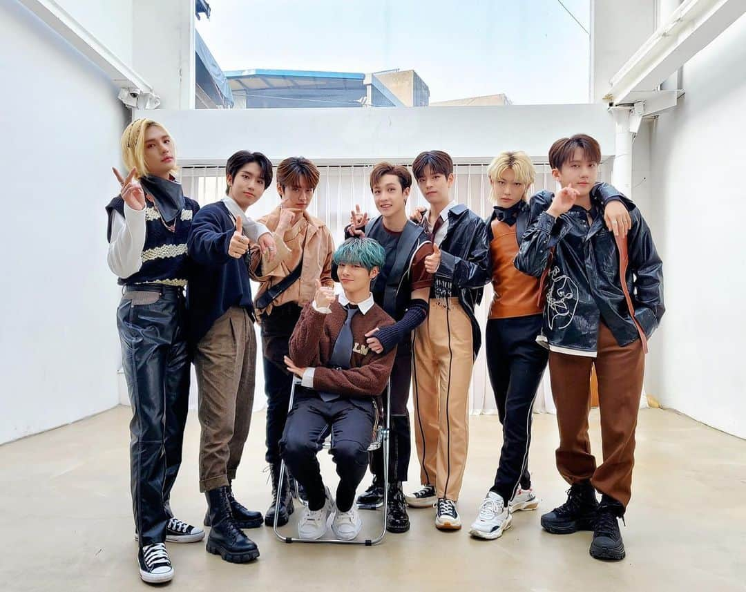 Stray Kidsさんのインスタグラム写真 - (Stray KidsInstagram)「STAYの皆さん❣ Stray Kids 「FAM」 Lyric Music Videoは、もうご覧になりましたか❓  メンバーひとりひとりが魅力溢れるスキズ♡ 是非観てみてくださいね👀  #StrayKids #スキズ #スキズにALLIN  #SKZ_FAM」11月18日 23時37分 - straykids_official_jp