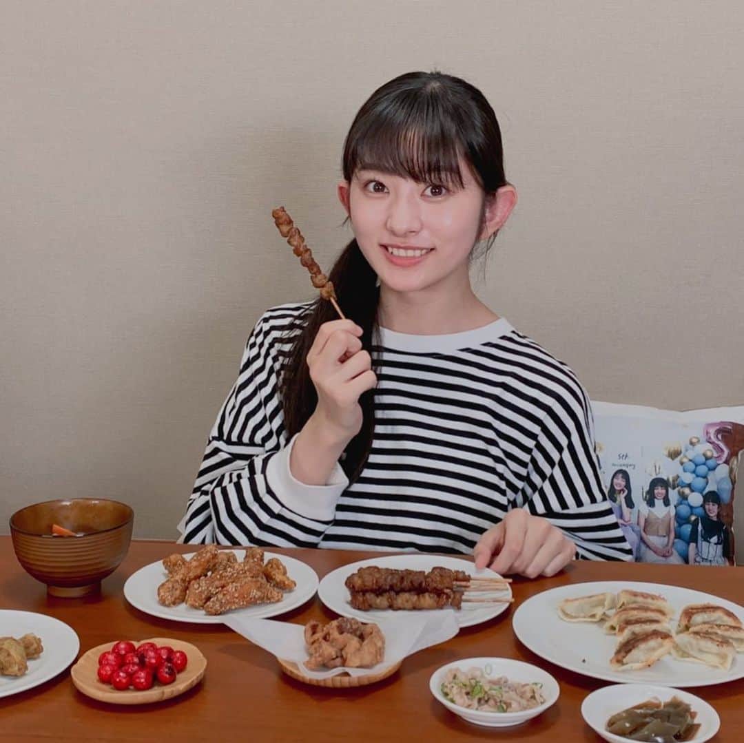 瀬田さくらのインスタグラム：「. ばってん放送局 #10 「女子ひとり 福岡おつまみ食べ比べ」 見てくださった皆さん、ありがとうございました！🐓 配信で食べたおつまみは全てお取り寄せできるものなので、九州の味をご家庭で楽しんでみてくださいね♪ . そして！！！なんと！！！！！ スタプラローカル組で運動会をすることが決定しました！！！！🥳 皆さんにその様子を配信でお届けします✨ 配信は2020年12月6日の14時〜16時頃の予定ですので、見てくださると嬉しいです！！ ずっとやってみたかった運動会！頑張るぞおおお！！！！🤾‍♀️🤾‍♀️🤾‍♀️ TEAM SHACHIの柚姫ちゃん！お電話で出演してくださってありがとうございました💜 . #ばってん放送局 #九州食文化愛好会会長  #九州 #おつまみ #スタプラローカリズム #スタプラ #運動会 #TEAMSHACHI #いぎなり東北産  #瀬田さくら #ちゃん瀬田  #ばってん少女隊 #ばっしょー」