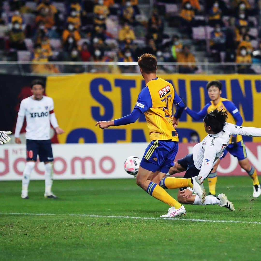 FC東京オフィシャルグッズさんのインスタグラム写真 - (FC東京オフィシャルグッズInstagram)「🔵🔴 ⏰#FULLTIME #TokyoSendai   2020明治安田生命J1リーグ第32節 #ベガルタ仙台 2-2 #FC東京  最後まで集中力高く戦い続けるも引き分けで終了。 @fctokyoofficial  #STAYWITHTOKYO  #FC東京 #fctokyo #tokyo」11月18日 23時47分 - fctokyoofficial