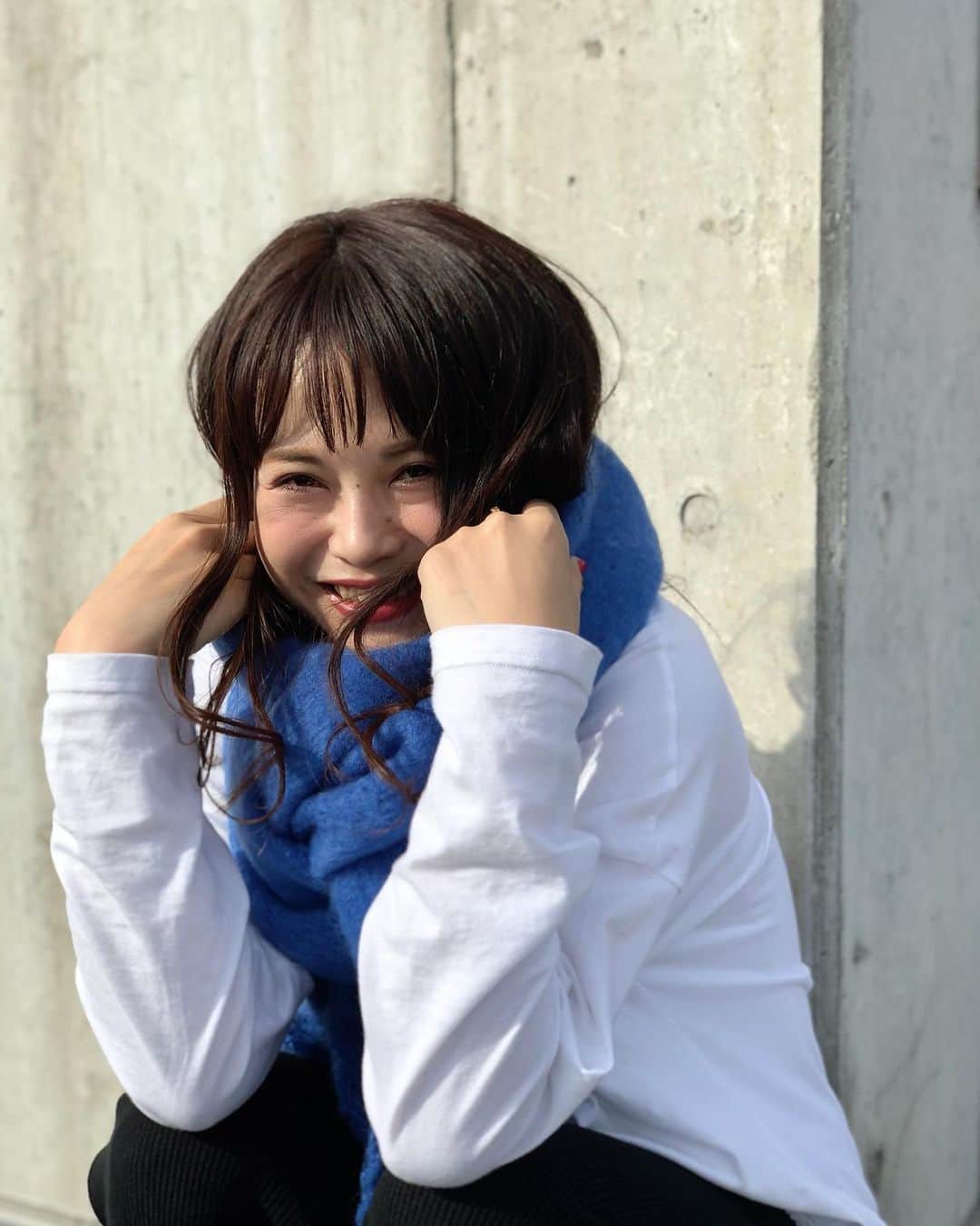 新谷美奈のインスタグラム：「【SPECIAL NOVELTY🎅🏻🎄💫】﻿ ﻿ 毎年大人気のフリンジストール🧣﻿ 今年は新色5色が登場💛💙﻿ ﻿ 皆さまどの色がすきですかー🥰﻿ 黄色って決めてたけど﻿ どれも可愛くて1色じゃ終わらなそうです😂﻿ ﻿ Nina mew﻿ stole ¥6,200+tax﻿ ______________________________________﻿ ﻿ ✔︎11/19(木)よりGATHER全店にて﻿ Nina mewの商品を税込4万円以上お買い上げの方に﻿ ロゴトートバッグをプレゼント！﻿ (なくなり次第終了となります)﻿ 今回は超数量限定です😳💗﻿ ﻿ ✔︎11/19(木)〜23(月)まで﻿ 連続ゆめポイント5倍！﻿ ﻿ 皆様のご来店心よりお待ちしております！﻿ ﻿ @ninamew_official#Ninamew#ニーナミュウ#ゆめタウン#ゆめタウン佐賀#セレクトショップ#selectshop#おすすめコーデをストーリーにUPしました😊」