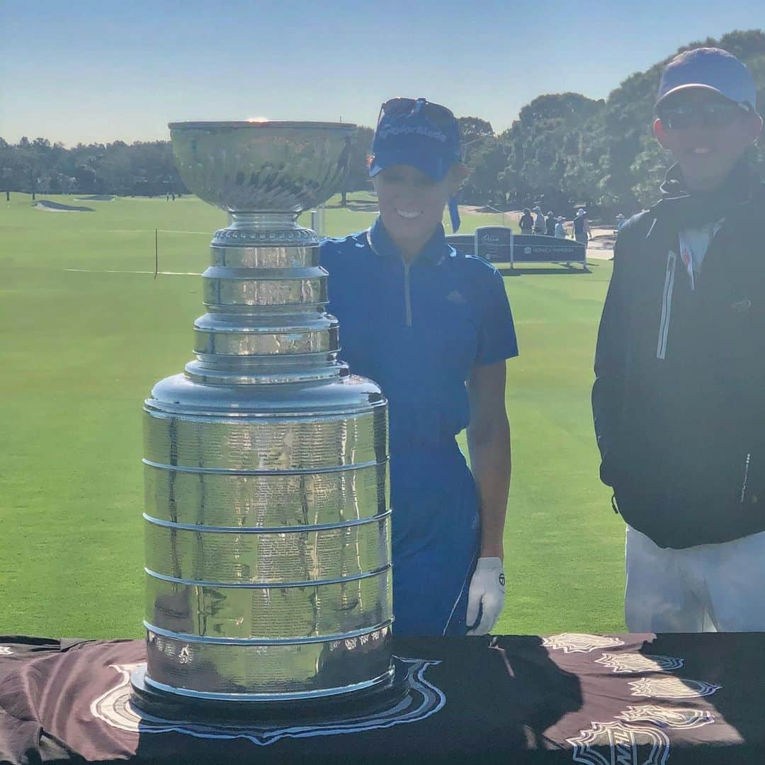 ナタリー・ガルビスさんのインスタグラム写真 - (ナタリー・ガルビスInstagram)「How cool is this! 🏆 on the way to the first tee of the @pelicanlpga #stanleycup」11月19日 0時06分 - nataliegulbis