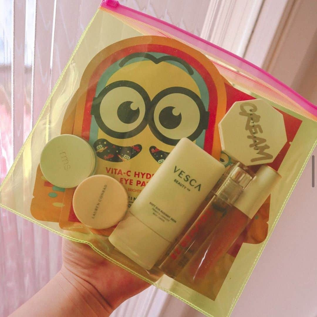 TONYMOLY USA Officialさんのインスタグラム写真 - (TONYMOLY USA OfficialInstagram)「Whats inside your pouch? Our Minions to go set now 15% off at @ultabeauty with code TMHoliday15 📸: @d.a.rc.y #xoxoTM #TONYMOLYnMe」11月19日 0時00分 - tonymoly.us_official