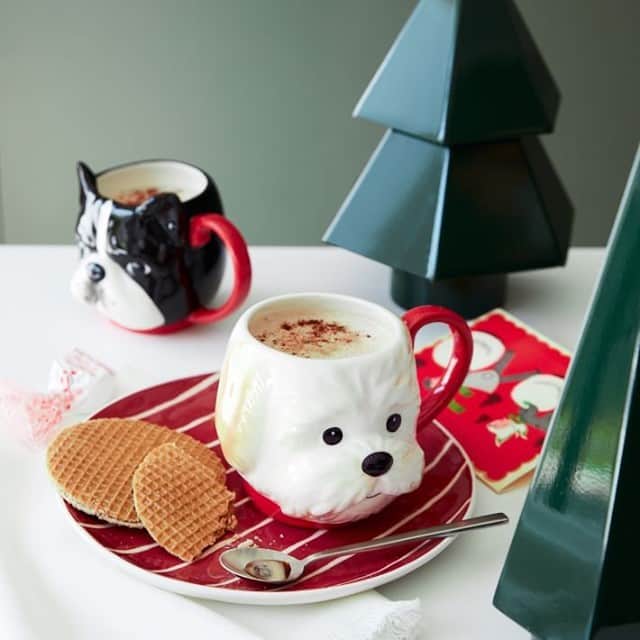 HGTVさんのインスタグラム写真 - (HGTVInstagram)「Gifts that do good AND look good? So here for it! 🙌⁠ ⁠ Celebrate the season of giving by gifting friends and loved ones a charitable present, like these darling pet profile mugs. 🎁❤️ When you purchase one, West Elm donates $1 to the animal welfare organization ASPCA. 🐶🐱 ⁠ ⁠ Head to the link in our profile to shop these and 14 other holiday gifts that give back. 🛍🔝⁠ ⁠ #shopping #giftidea #giveback #westelm #christmas #holidays」11月19日 0時02分 - hgtv