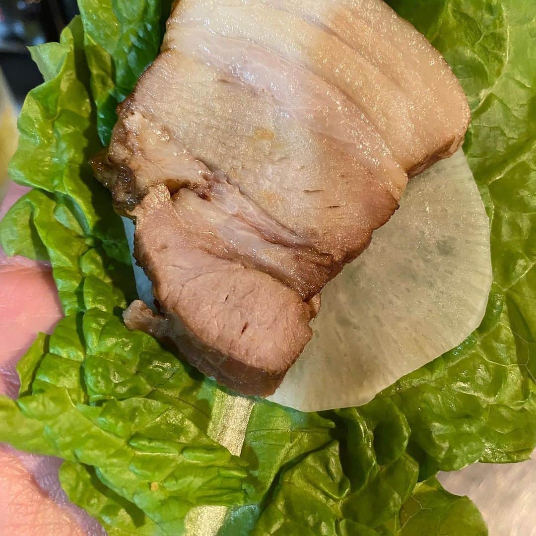 gram住道オペラパーク店さんのインスタグラム写真 - (gram住道オペラパーク店Instagram)「タッカンマリが美味しいと評判なんで、鶴橋まで行ってきた。辛い版と通常の出汁と2種類で楽しめる。鳥は柔らかくてとても美味しかったです。サイドメニューも豊富で、蒸し豚と大根の漬け物をチシャ菜で包んで食べるやつがあっさりしていて気に入った！料金も安いよー。　やまろぐ3.7  #韓国料理#タッカンマリ#タッカンマリコッキオ鶴橋 #タッカンマリコッキオ #鶴橋グルメ#やまろぐ#タッカンマリタットリタンコッキオ」11月19日 0時05分 - yamarogu_official