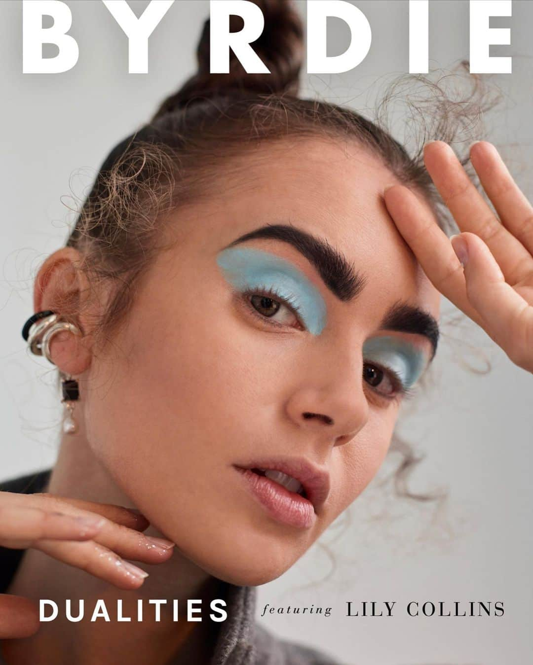 リリー・コリンズさんのインスタグラム写真 - (リリー・コリンズInstagram)「My @byrdiebeauty F/W 2020 cover is here! So in love with these bold and bright pictures by @emmanmontalvan. Shout out to the incredible glam team @fionastiles and @gregoryrussellhair for being brilliant as usual. I can’t tell you how fun this shoot was! Full interview (by @faith_xue) in my bio...」11月19日 0時17分 - lilyjcollins