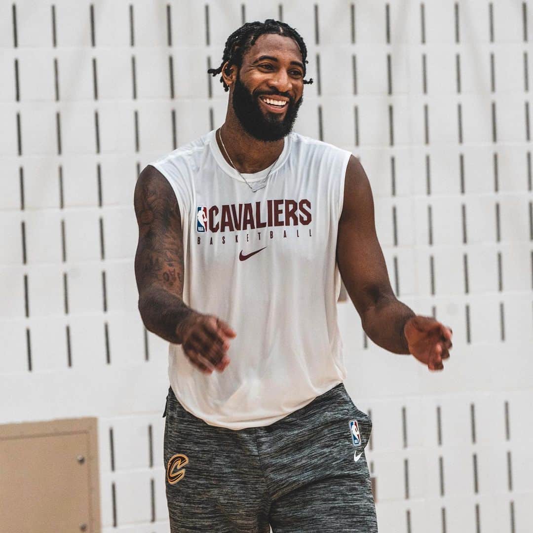 アンドレ・ドラモンドのインスタグラム：「Feels great to be back 🦋🤍🏀🏀 let’s work!! @cavs」