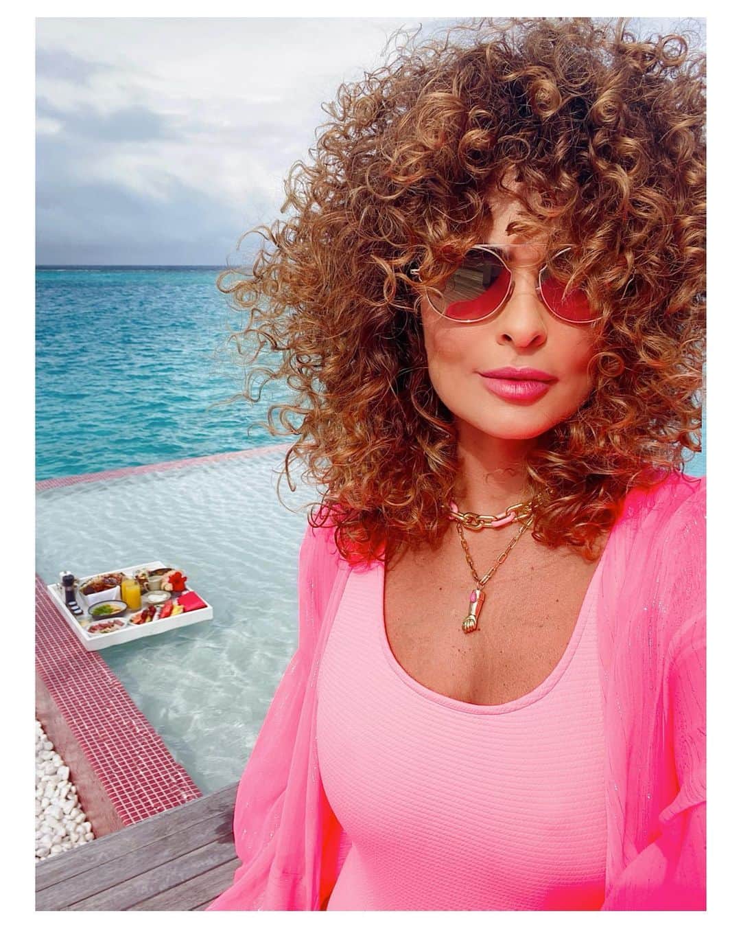 ジュリアナ・パエスのインスタグラム：「Wild child!!! 👙💦」