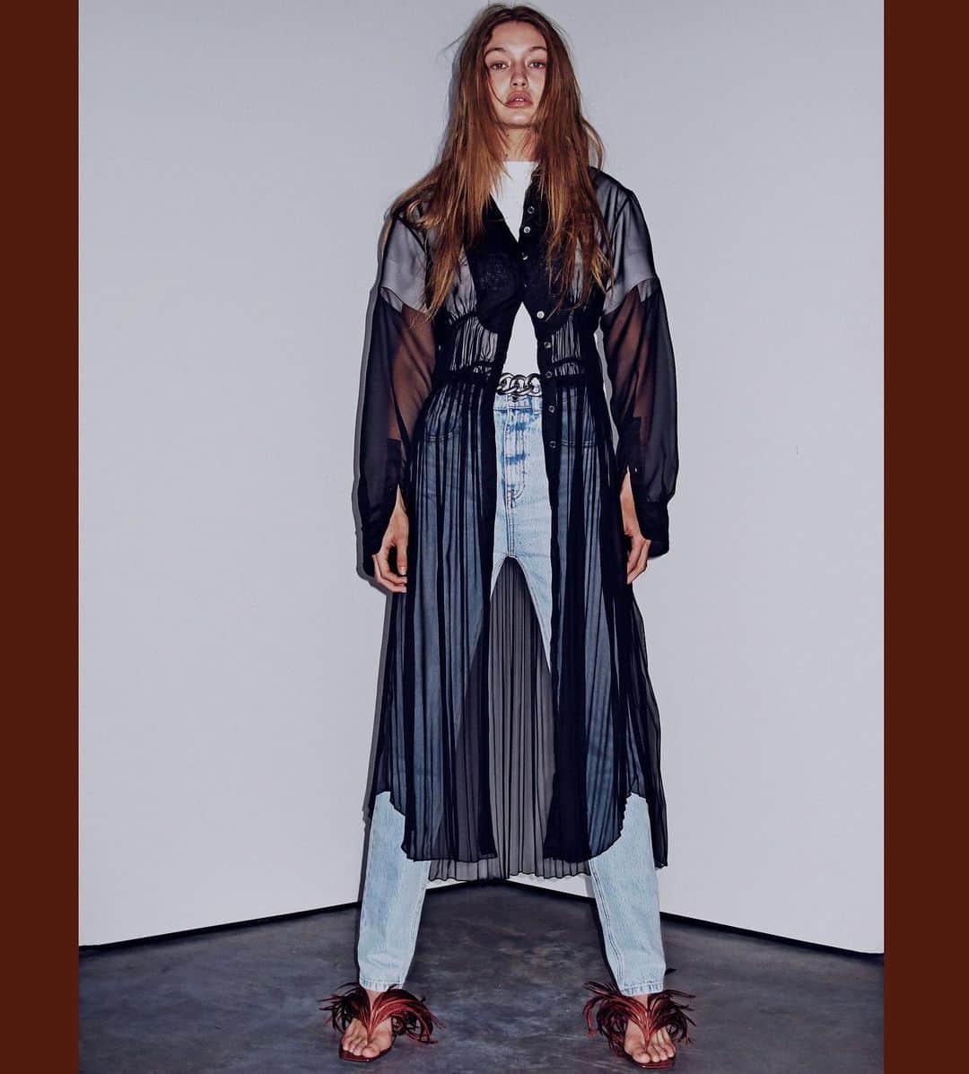 ジジ・ハディッドのインスタグラム：「WANGGANG GI THANG @alexanderwangny aw20 by the great @stevenkleinstudio 💡 honored, @alexwangny !!」