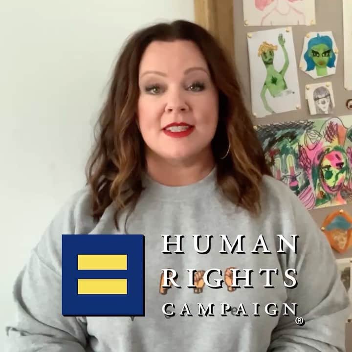メリッサ・マッカーシーのインスタグラム：「Today is day 9 of our #20DaysOfKindness 🥳 and the #SuperIntelligence family is excited to showcase @humanrightscampaign , especially since it’s #TransAwarenessWeek! The Human Rights Campaign strives to end discrimination against Lesbian, Gay, Bisexual, Transgender, Queer and Questioning people and is working to create a world of fundamental fairness and equality for all. Check out our kindness hub at 20DaysOfKindness.com to give whatever you can to this great organization, remember — a little bit of love goes a long way 🏳️‍🌈💙🤍💗 @hbomax」