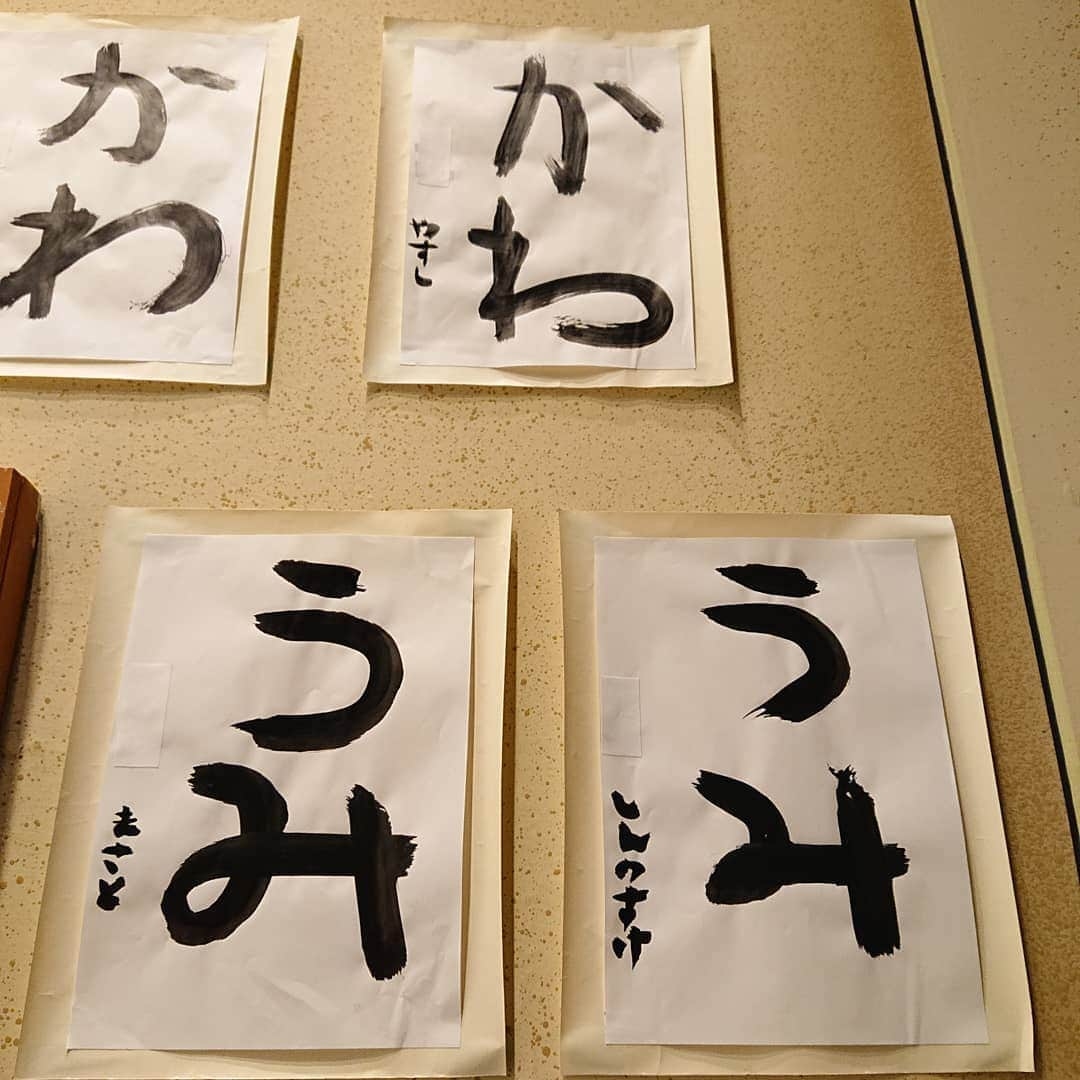 吉本新喜劇さんのインスタグラム写真 - (吉本新喜劇Instagram)「ある週の小学校のセット  #裏方さんの遊び心 #本当に小学生が書いたみたい🖍️ #諸太郎 の作文もちゃんとある😆 #吉本新喜劇 #裏方さんいつもありがとうございます🙇」11月19日 0時40分 - yoshimotoshinkigeki