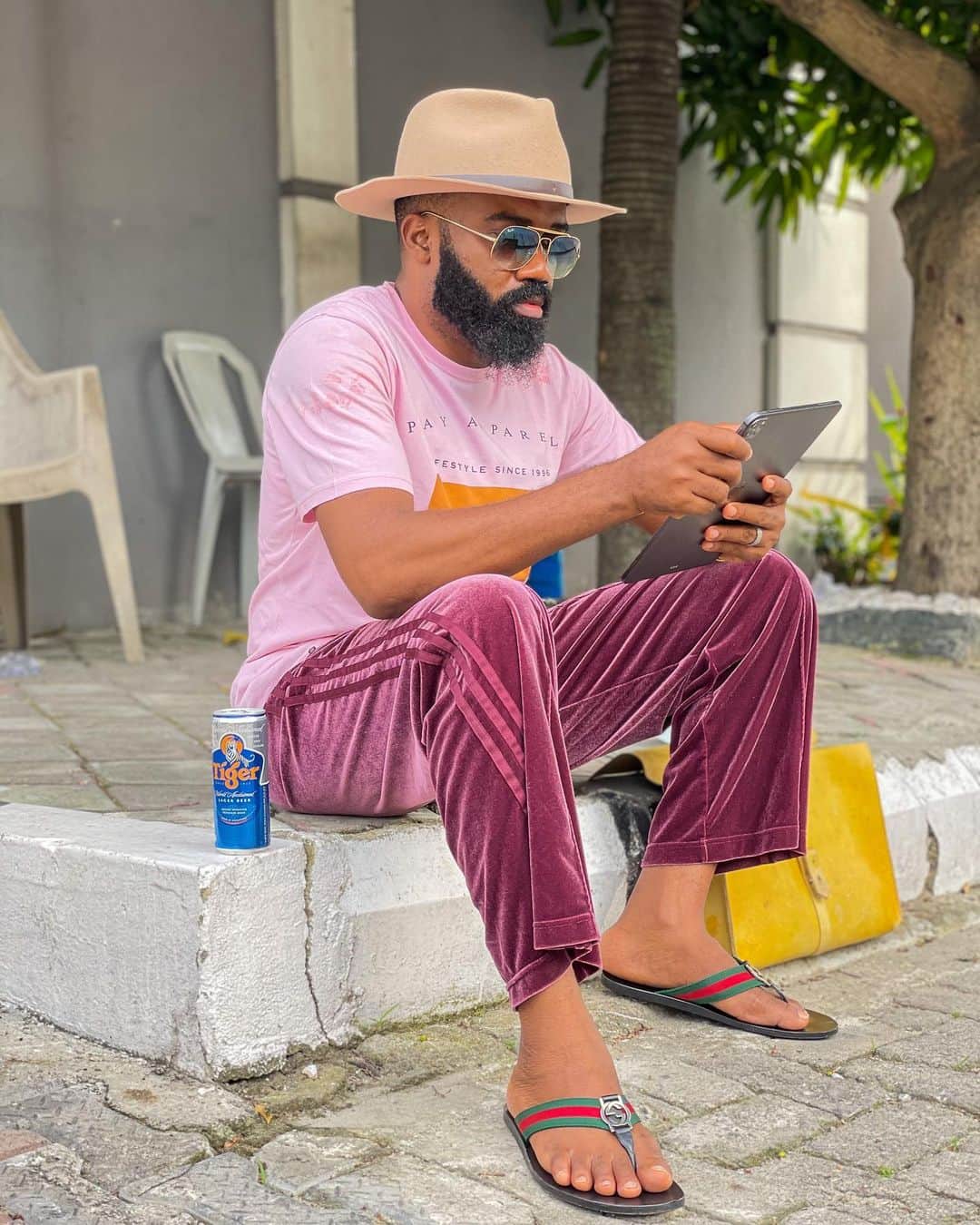 ノーブル・イグウェさんのインスタグラム写真 - (ノーブル・イグウェInstagram)「Lagos Vibes  What’s your best part of this picture?  #style #lifestyle #mensfashion #stylevitae」11月19日 0時50分 - noble_igwe