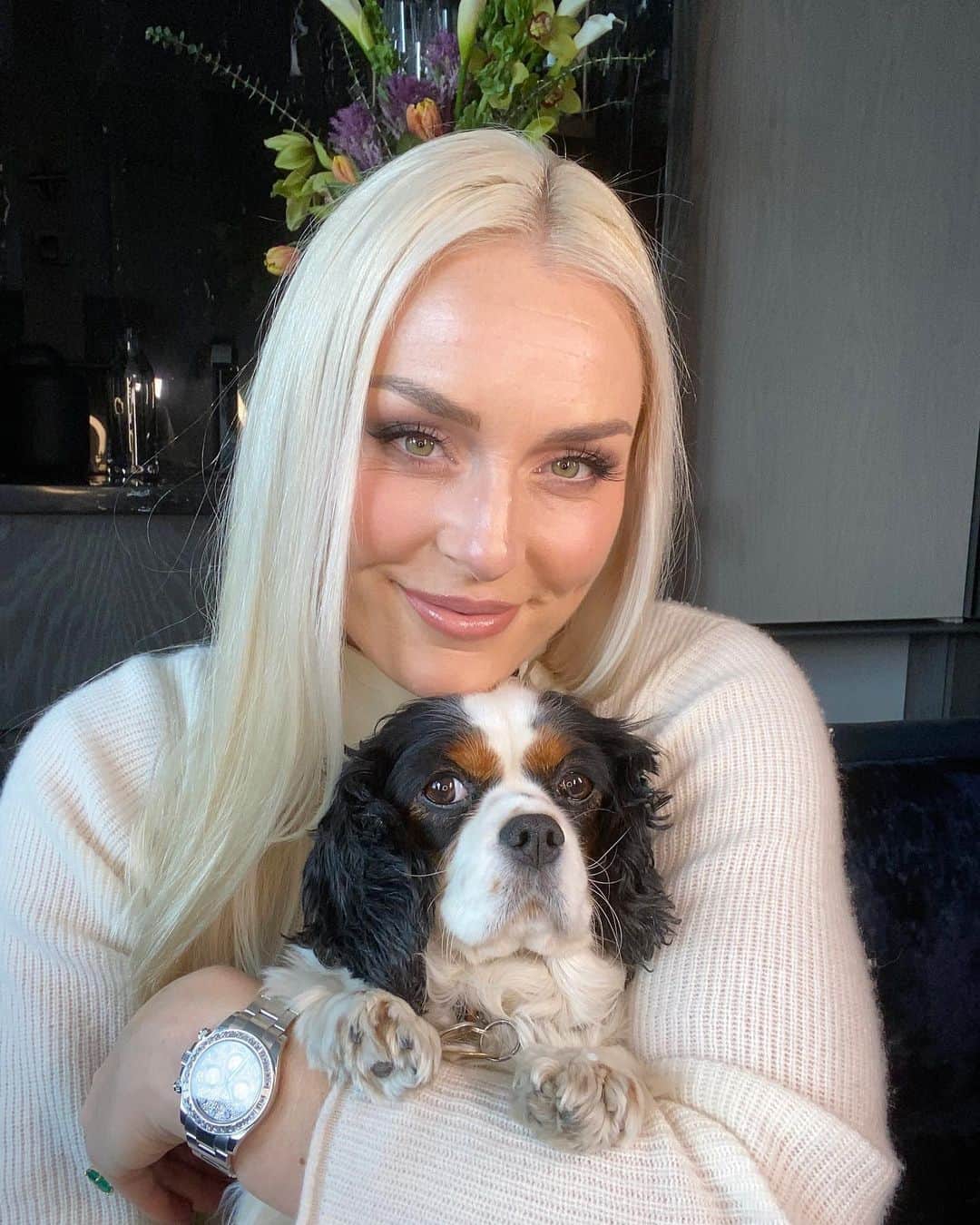 リンゼイ・ボンのインスタグラム：「Press tour for our new show The Pack... Lucy has already turned into a diva 🤣🤦🏼‍♀️ #thepackonprime」