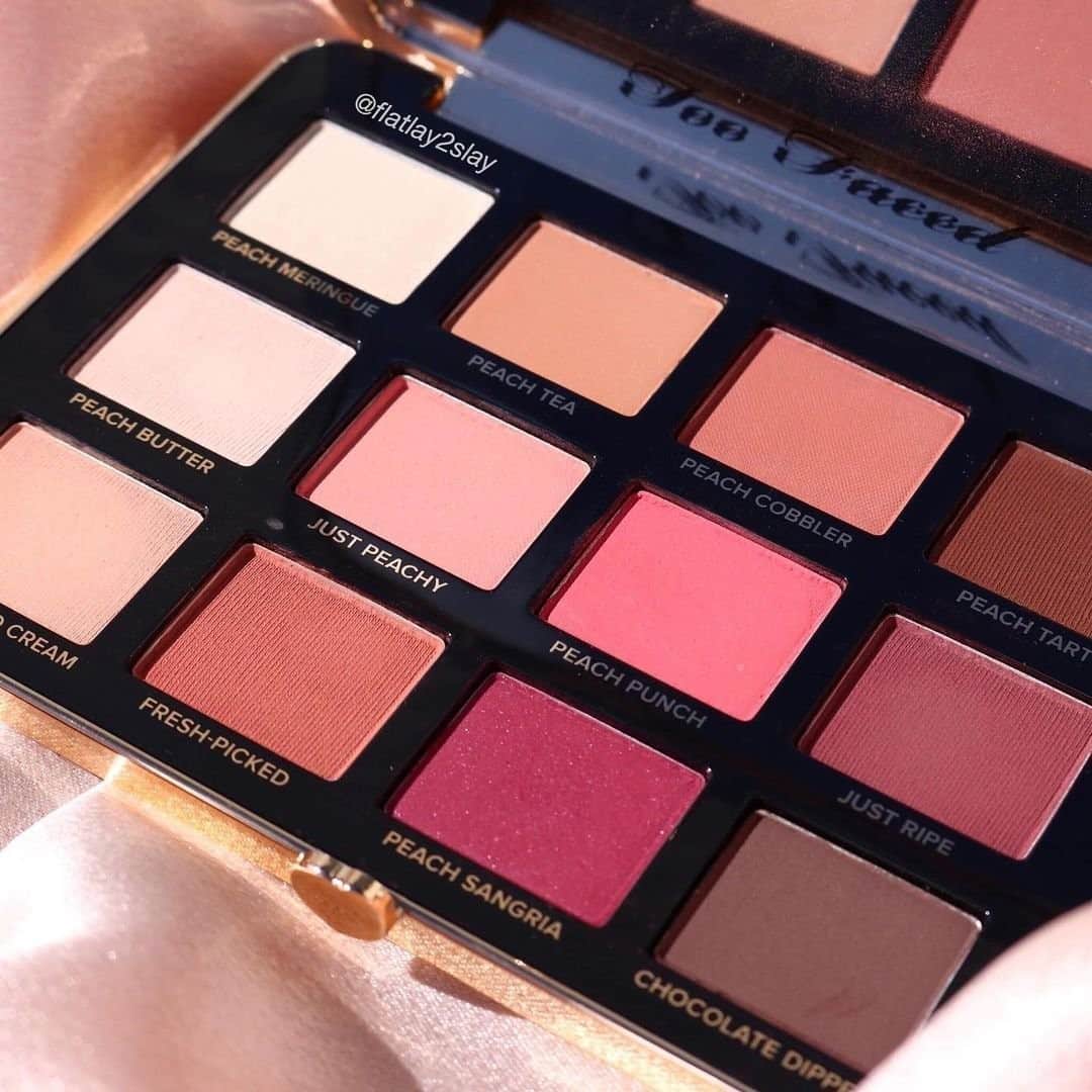 Too Facedのインスタグラム：「Peachy tones ALL DAY 🍑 Which shade is your go-to when creating looks with our Just Peachy Mattes Eye Shadow Palette? ✨ #regram @flatlay2slay #tfpeachesandcream #toofaced」