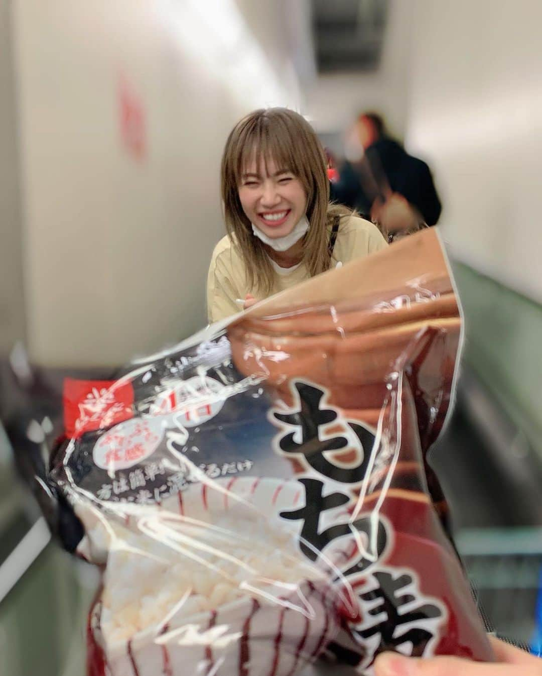 菜乃花さんのインスタグラム写真 - (菜乃花Instagram)「Costco🤟🏻  妹がコストコにハマっていて、 誘われて定期買い出しに行っています。  まだまだ私はコストコアマなので、 早くコストコプロになりたいです。」11月19日 0時54分 - nanoka0707