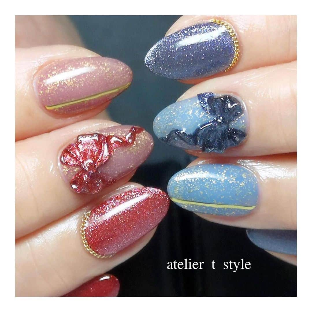 Icegel Nailさんのインスタグラム写真 - (Icegel NailInstagram)「#아이스젤 #블론디젤 베이스 컬러에 #리얼리본몰드 와 #별빛네일 시즌3 #마법처럼 컬러로 라본디자인을 해주셨어요!! 크리스마스 시즌이 오고있는거 같아요❄️❄️  Repost @atelier_t_style ・・・ 🎀❤️ ショートな爪からようやく リボンが付けれる長さまで 伸びて喜ぶお客様😊 . . . ICEGEL  Star galaxy. 1158. 1162 Blondie gel. 1190. 1192 . . . . .  @icegelnail  @icegelkorea  @icegel_global  @icegel_japan  . . . . . . . . #icegel #stargalaxy #gelnails #flowernails #アイスジェル #マグネットネイル #マグネットジェル #スターギャラクシー #ジェルネイル #ジェルアート #ネイルアート #ネイルデザイン #nails #nailstagram #naildesign #nailart #美甲 #美甲彩繪 #凝膠指甲 #光療指甲 #маникюрнадому #ناخن_شیک #дизайнногтей #ногти #nägel」11月19日 0時54分 - icegelnail