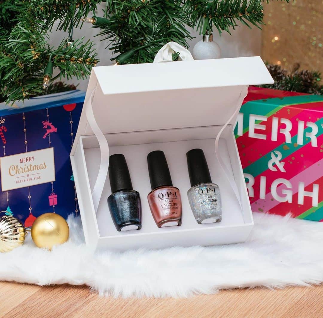 OPIさんのインスタグラム写真 - (OPIInstagram)「This holiday season, think of #OPI as your personal gift guru! 🛍️ Take a short break from work and head to our #linkinbio to shop our custom gifting site to pick holiday must-haves for your friends and family! 🎁  #GIftedByOPI #customgifts #giftideas #holidaysgifts #holidays #holiday #gifts #opi #opiobsessed」11月19日 1時08分 - opi