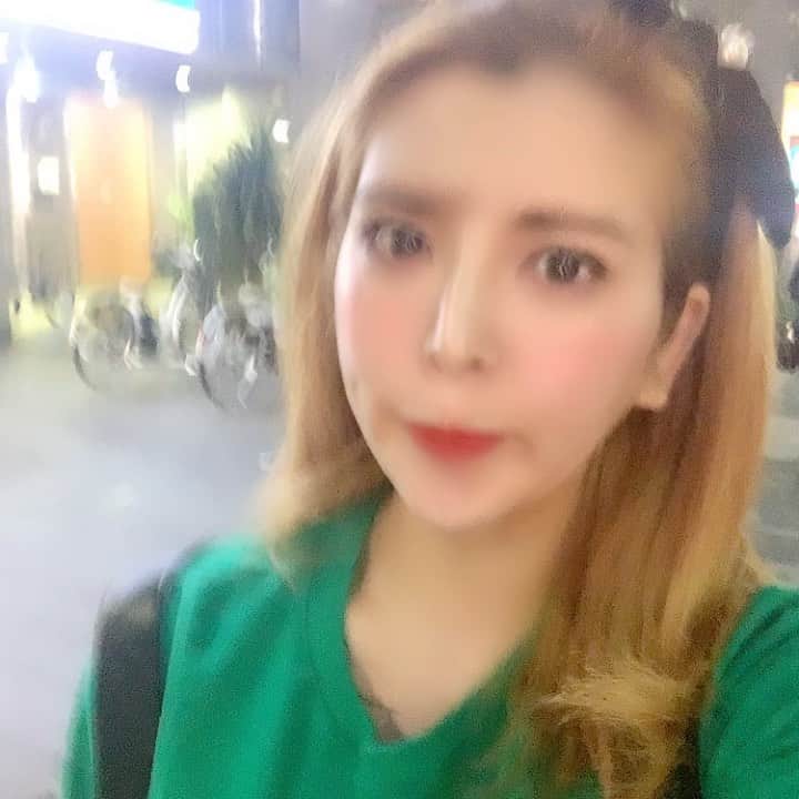 坂口杏里のインスタグラム：「カシェットオープン😍♥️ 早速たくさんお客様、 ありがとうございます🥰💕  09054307175  ↑何かあればこちらまで！ Bar Cachette (カシェット) 東京都新宿区歌舞伎町2-11-7 メトロビル4階 営業時間 1:00～7:00  お待ちしてますん💕 男性１時間3000円 女性１時間1500円 （飲み放題）  ライン交換、写メ撮ろ💕 さぁて！今日もー！」