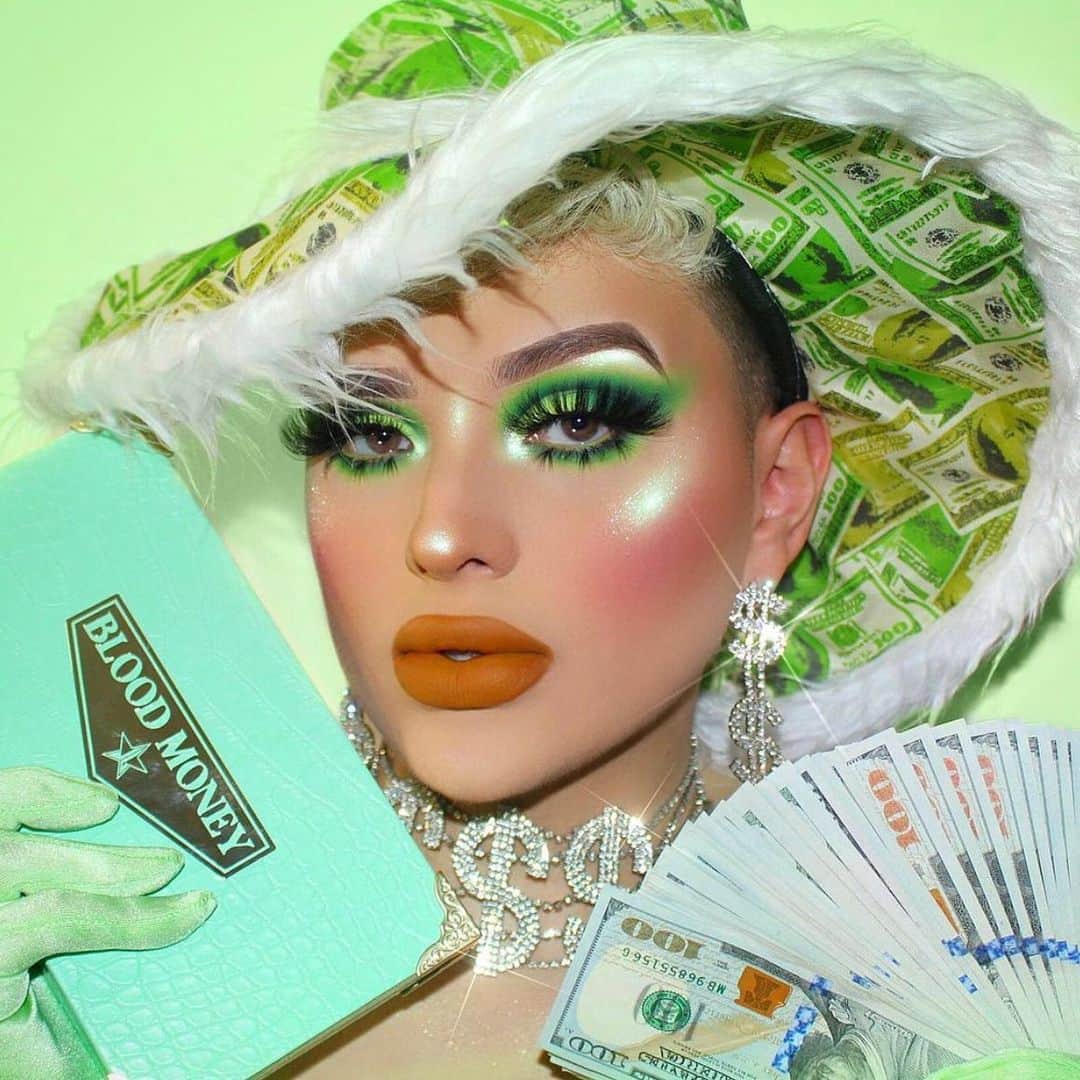 Jeffree Star Cosmeticsさんのインスタグラム写真 - (Jeffree Star CosmeticsInstagram)「CA$H OUT💰 @itschrisfigueroa created this iconic look using our #BLOODMONEY palette, #EXTREMEFROST in the shade Stripper Magic, our Automatic Eyeliner in the shade Money Counter & #velourliquidlipstick shade Special Order 💚 #jeffreestarcosmetics #bloodmoneycollection」11月19日 1時14分 - jeffreestarcosmetics
