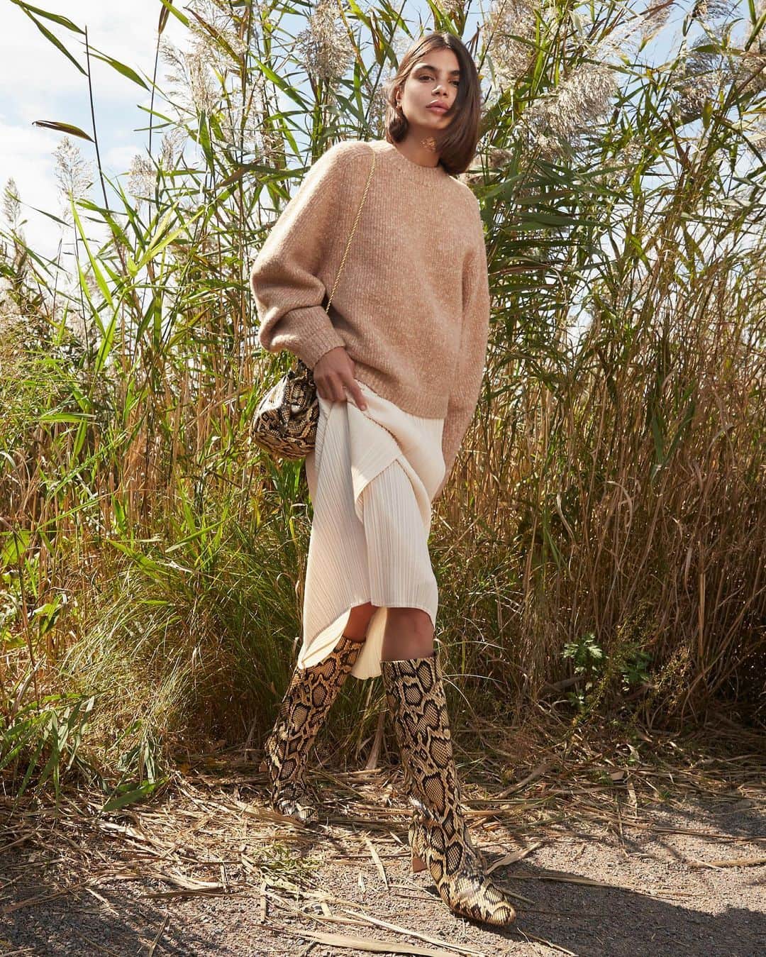 レフラーランドールのインスタグラム：「One of our favorite new boots in our Resort collection, Leighton 🖤」